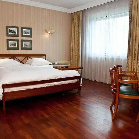 Szálloda Park - Handwritten Collection 4*