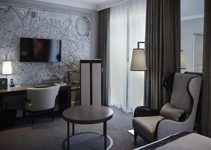 Park Hotel Grenoble - Handwritten Collection מלון 4*
